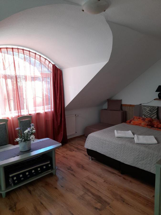 Zoeld Sziget Vendeghaz Hotel Eger Exterior photo